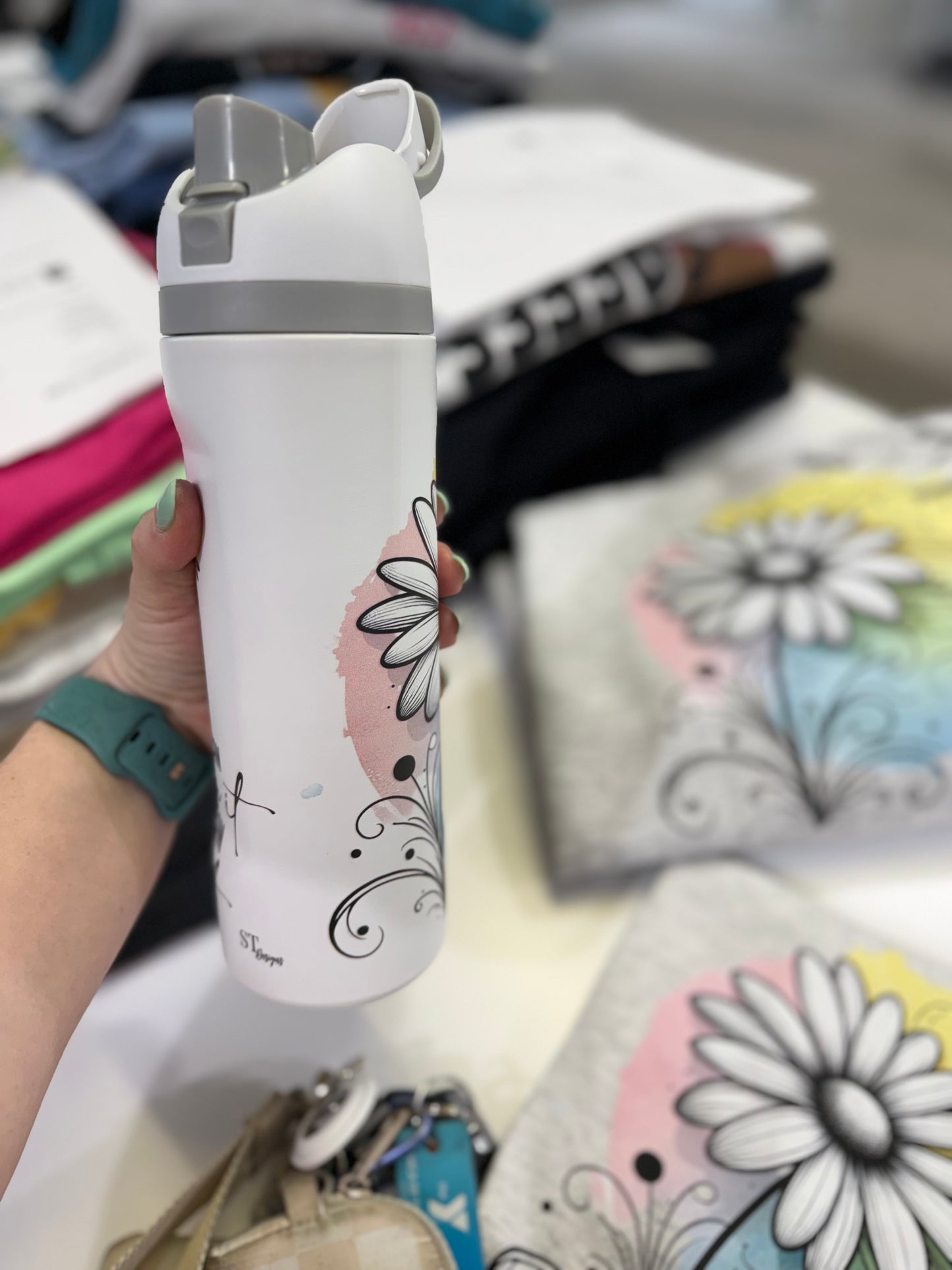 ST Designs- If you can dream it Water Bottle -24 oz sip and chug lid stainless steel